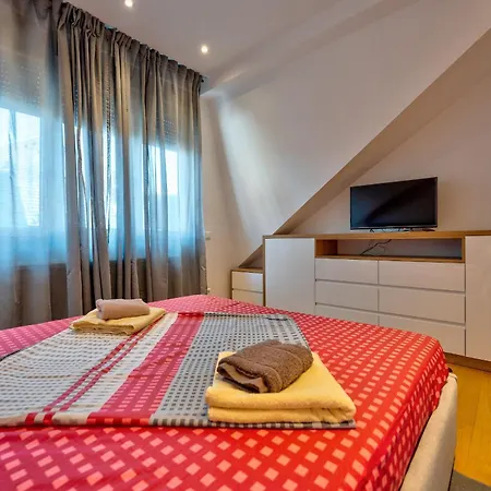 Apartment Gold Kalman *