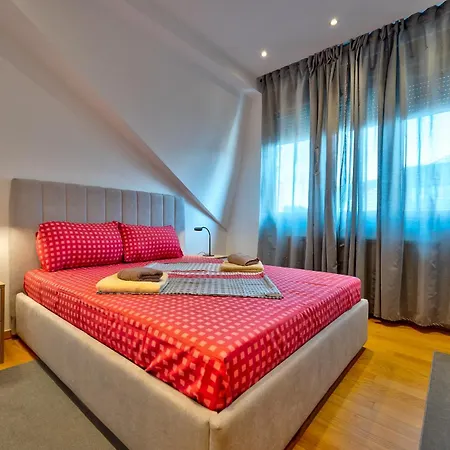 Gold Kalman Apartment