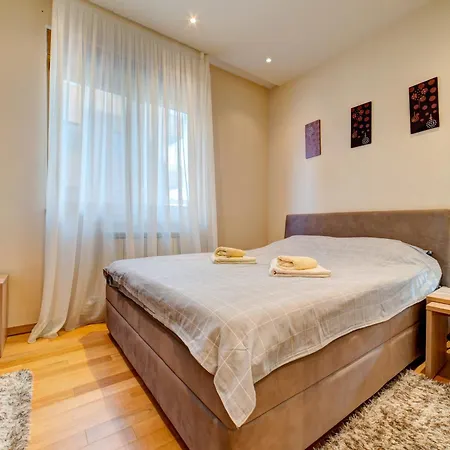 Gold Kalman Apartment *